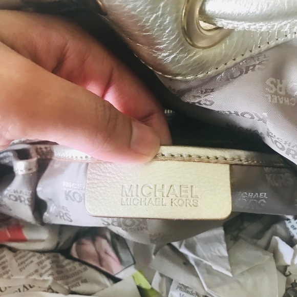 Michael Kors bag. - Picture 7 of 8